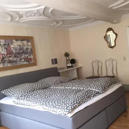 Lilienzimmer *
